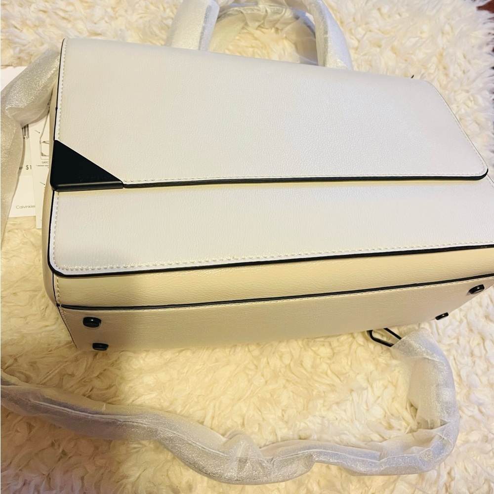 NWT beautiful Calvin Klein crossbody purse with dust bag